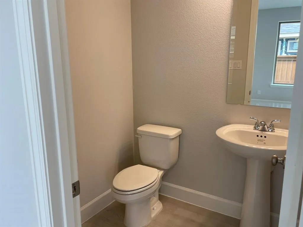 2616 Griffith Mews