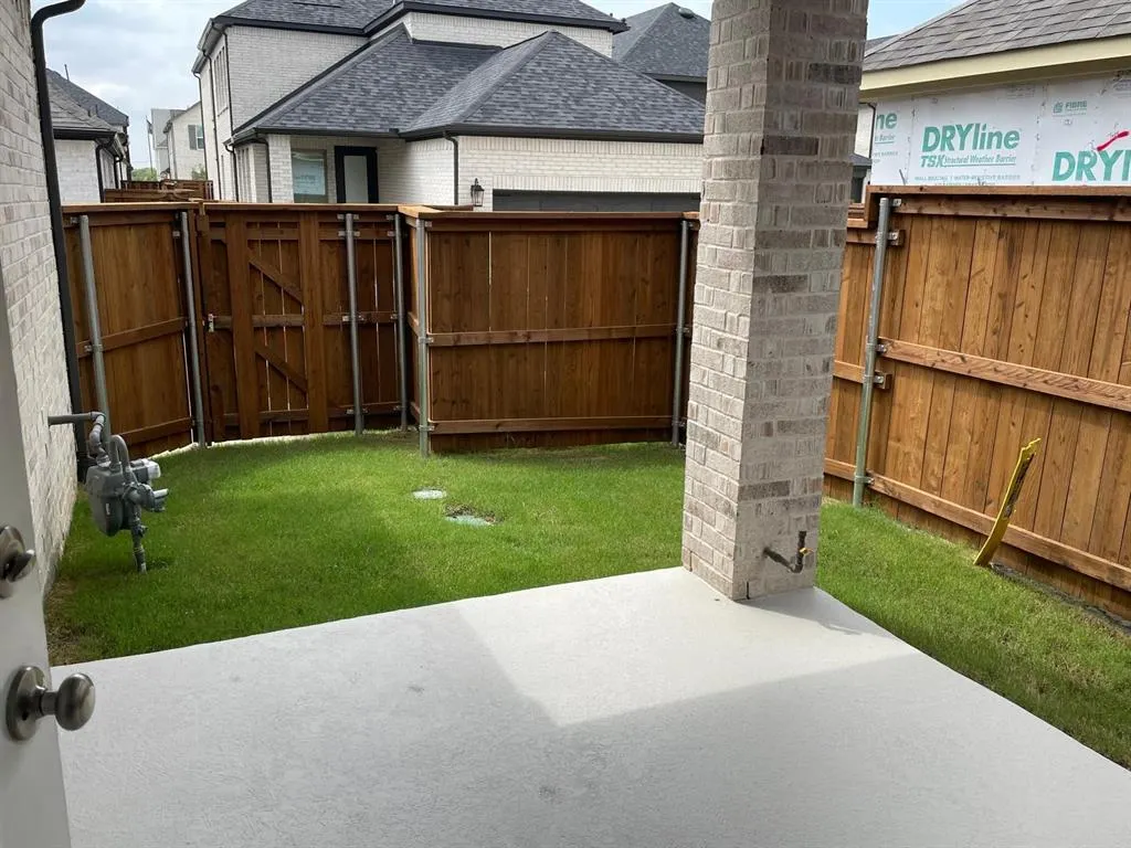 2616 Griffith Mews
