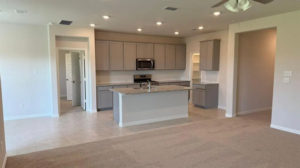 820 JACQUELYN DR
