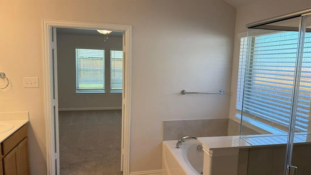 820 JACQUELYN DR