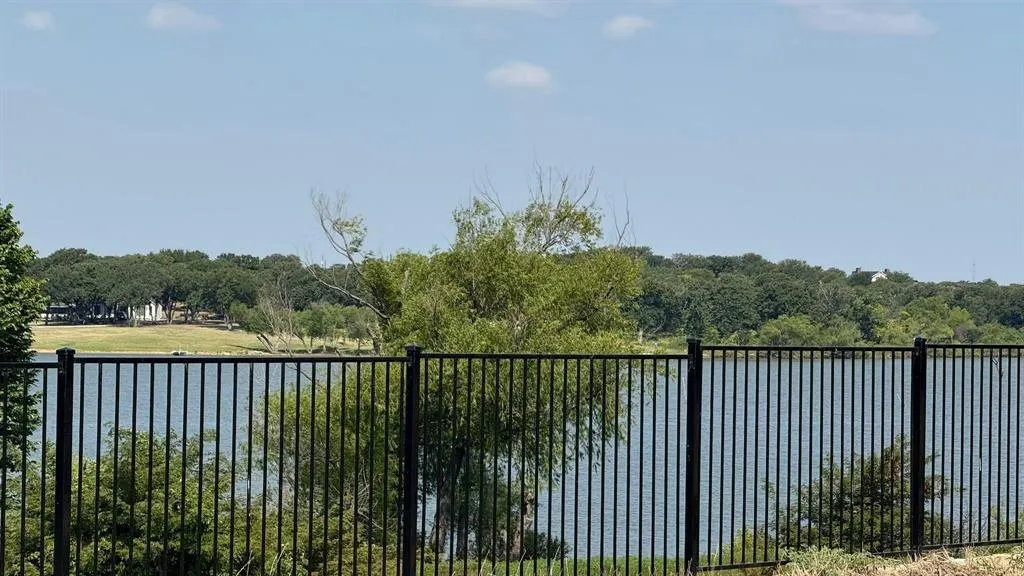 820 JACQUELYN DR