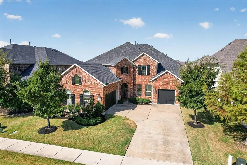 810 Walworth Drive