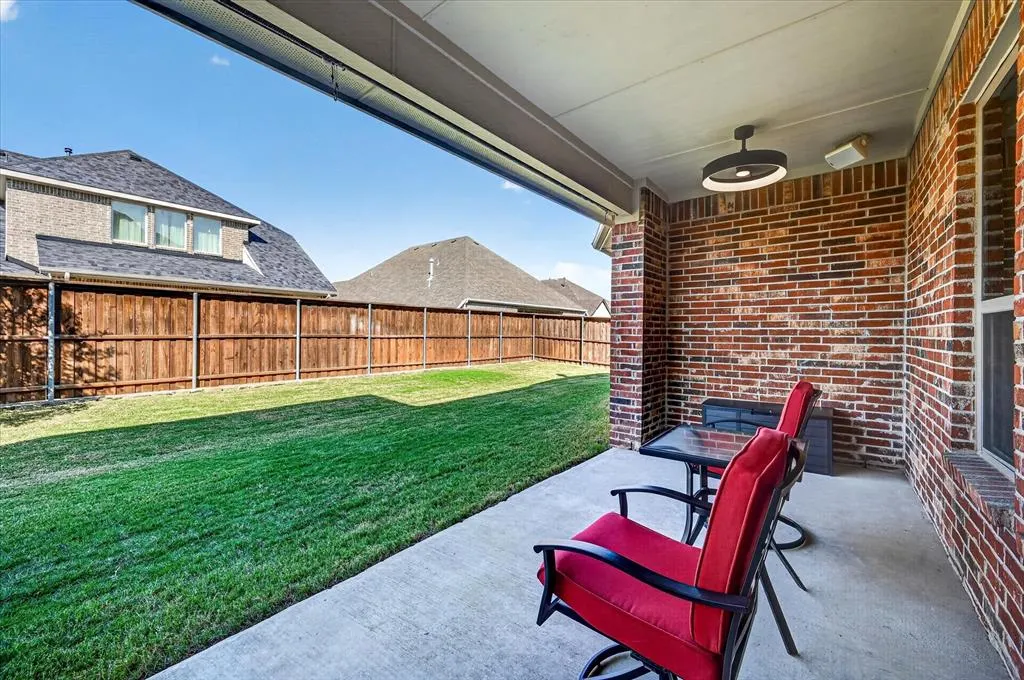 810 Walworth Drive