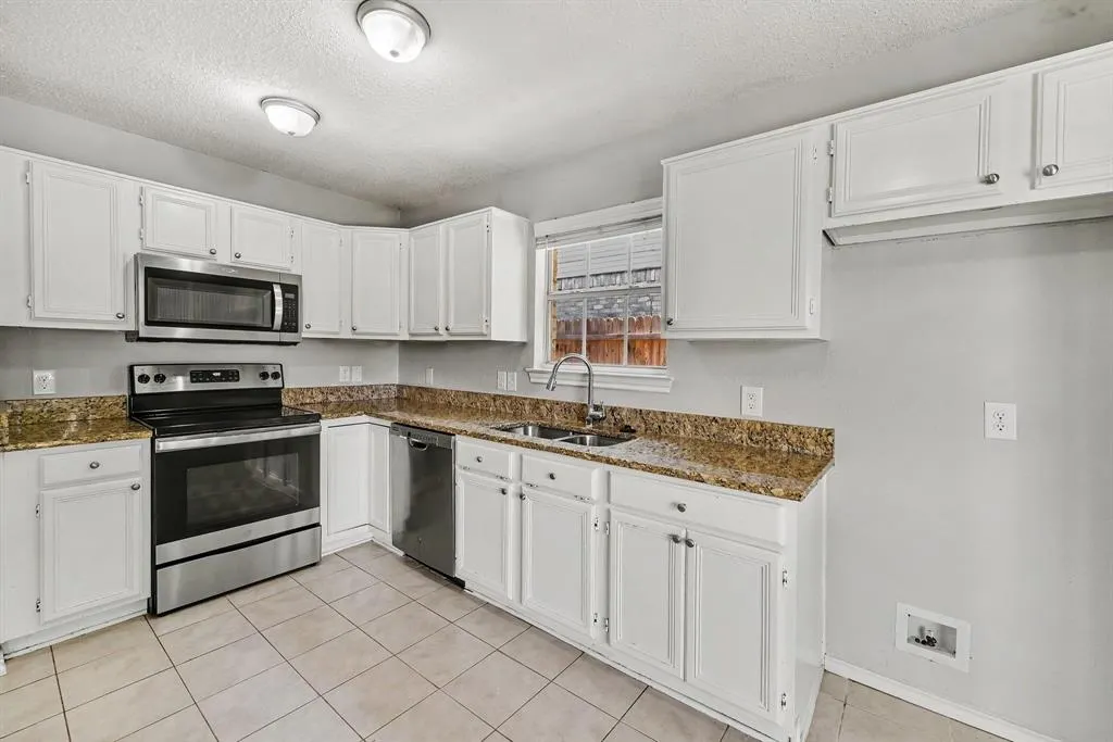 708 Willow Oak Drive