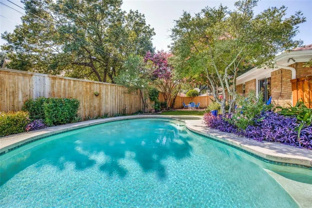 827 Teakwood Place
