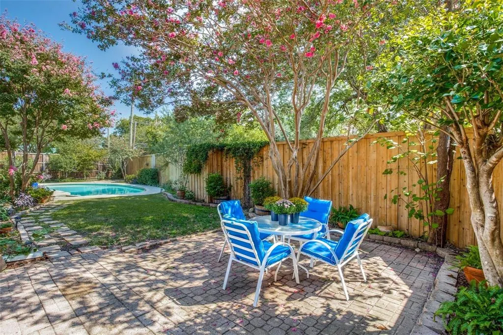 827 Teakwood Place