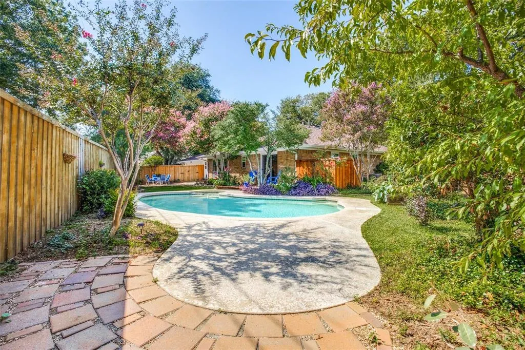 827 Teakwood Place
