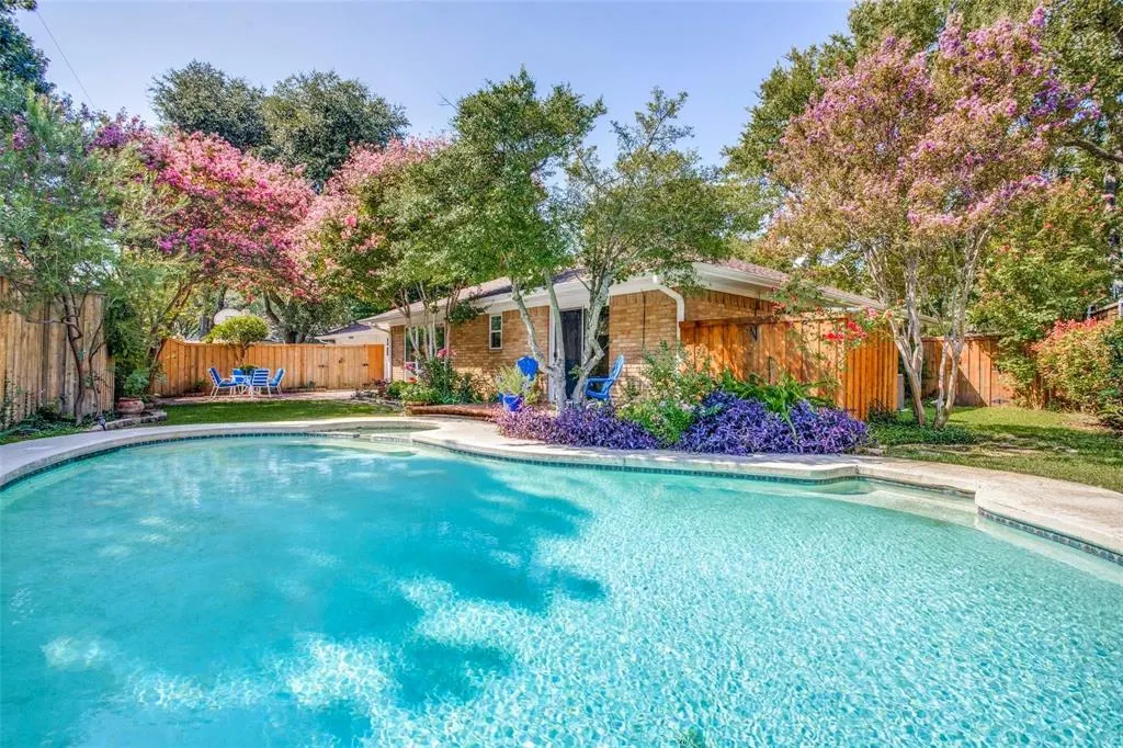 827 Teakwood Place