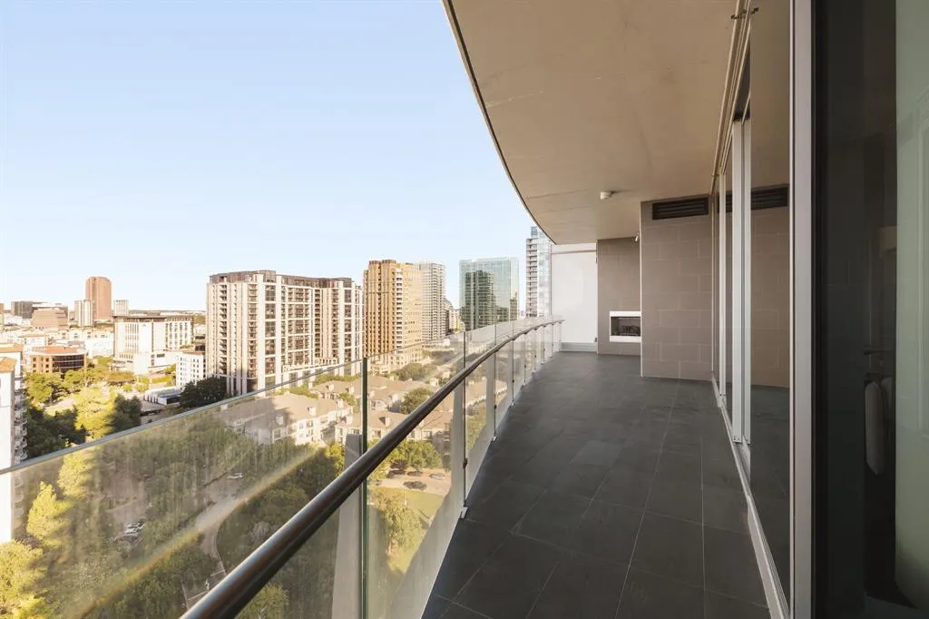 3130 N Harwood Street #1805