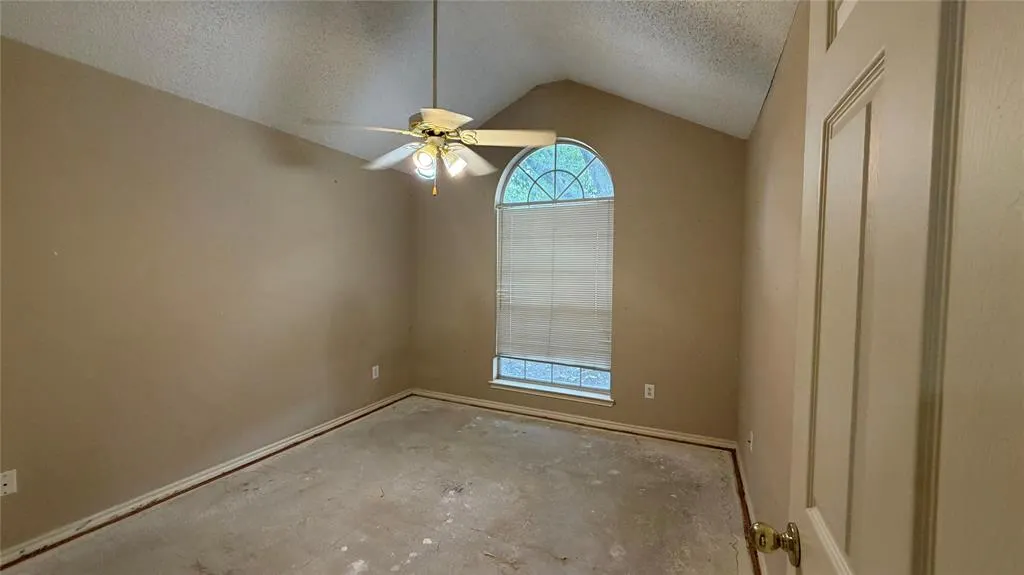 2718 High Pointe Boulevard