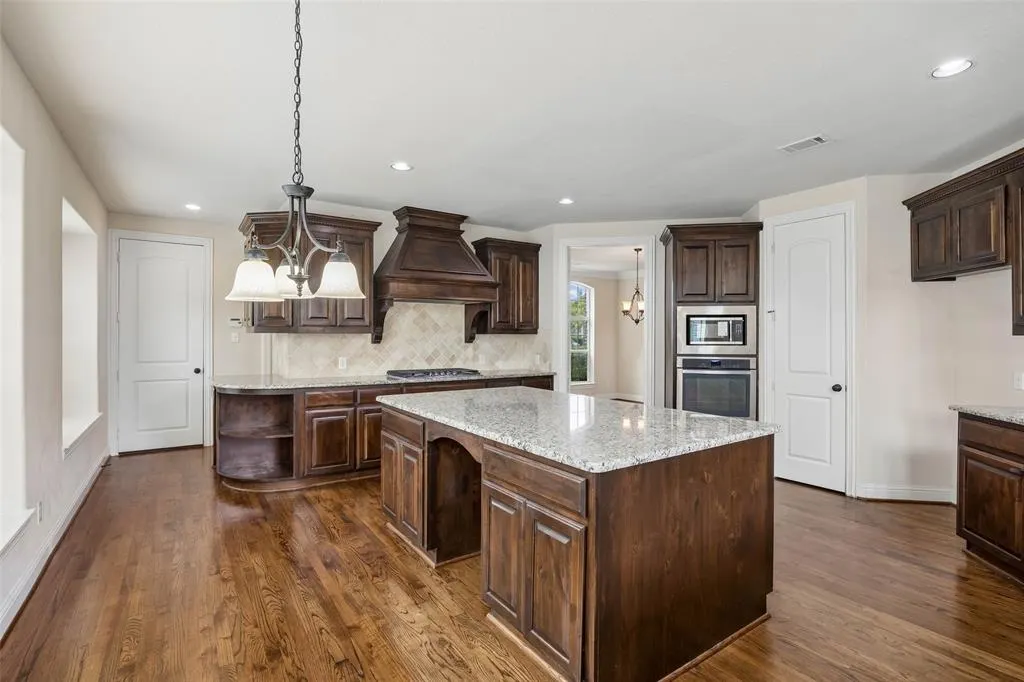 3537 Acropolis Way