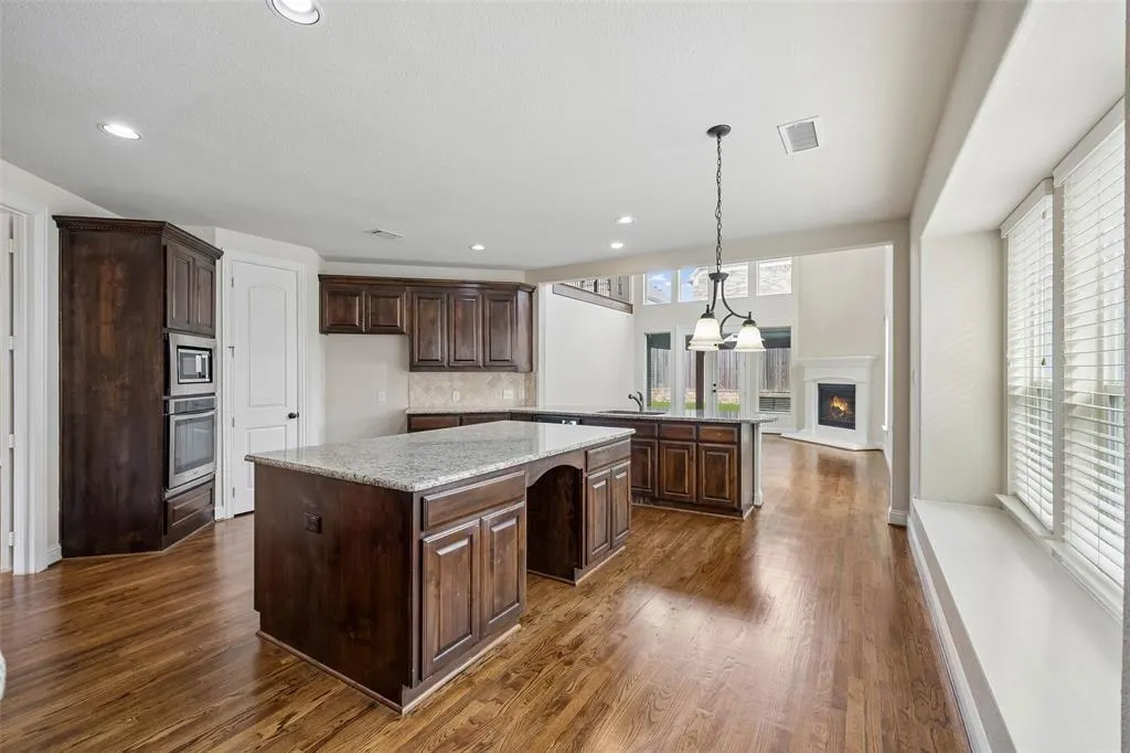 3537 Acropolis Way