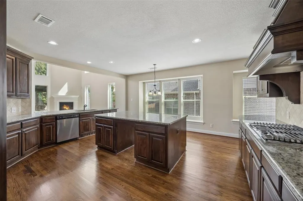 3537 Acropolis Way