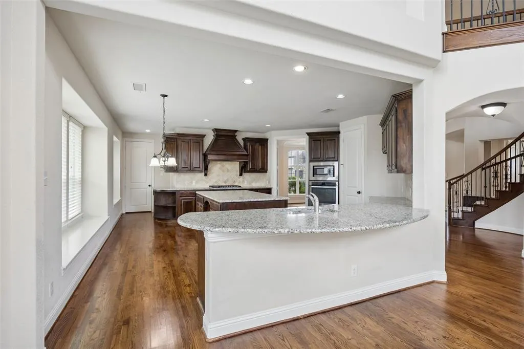 3537 Acropolis Way