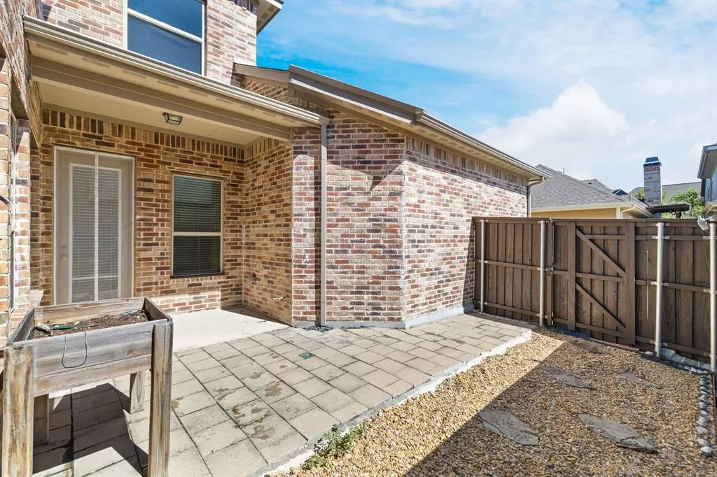 802 Davids Way