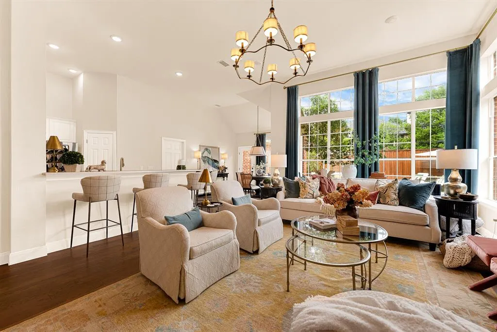 6429 GLENHOLLOW Drive