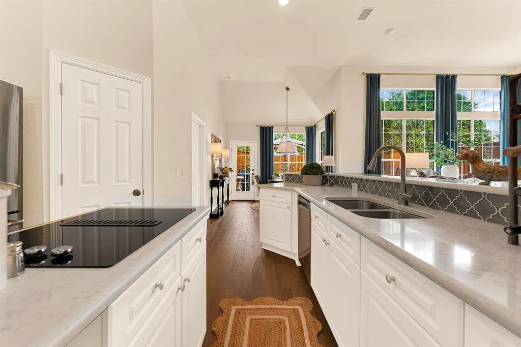 6429 GLENHOLLOW Drive