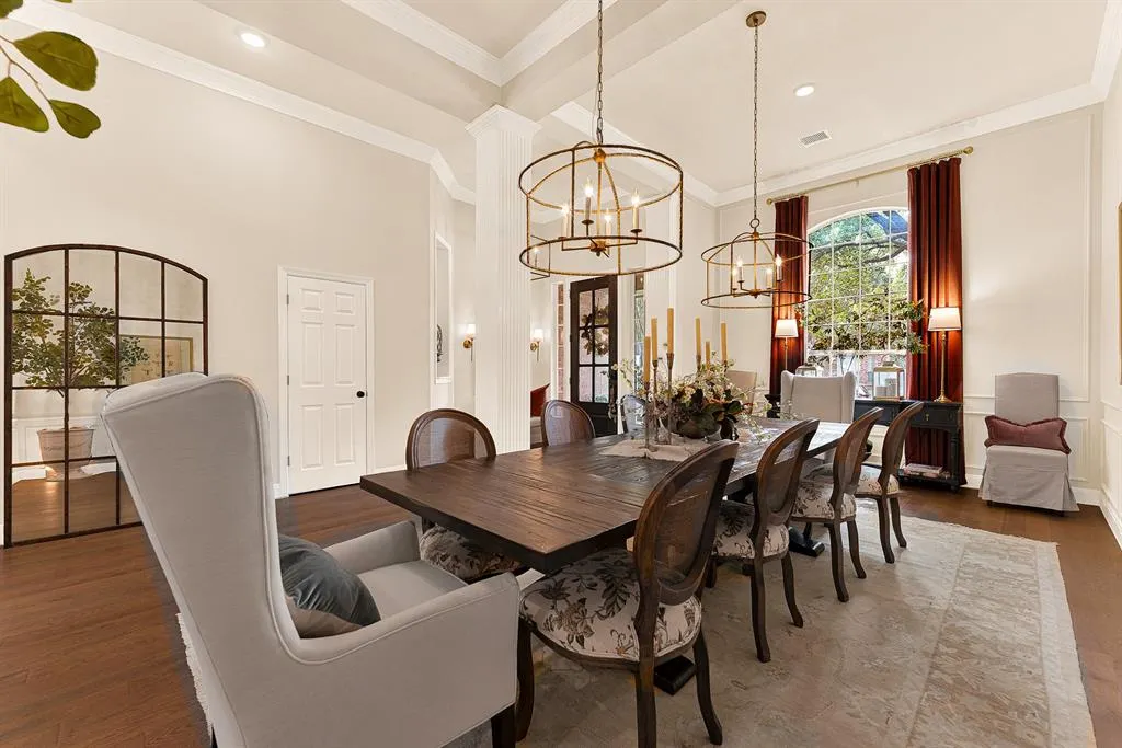 6429 GLENHOLLOW Drive
