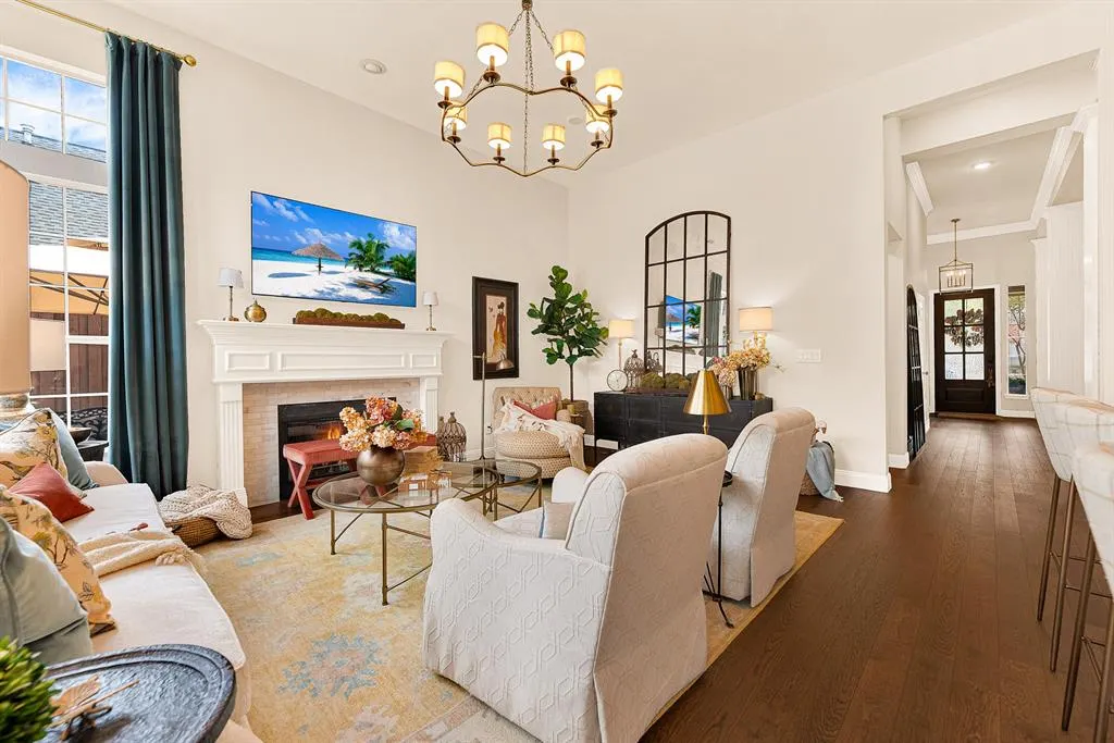 6429 GLENHOLLOW Drive