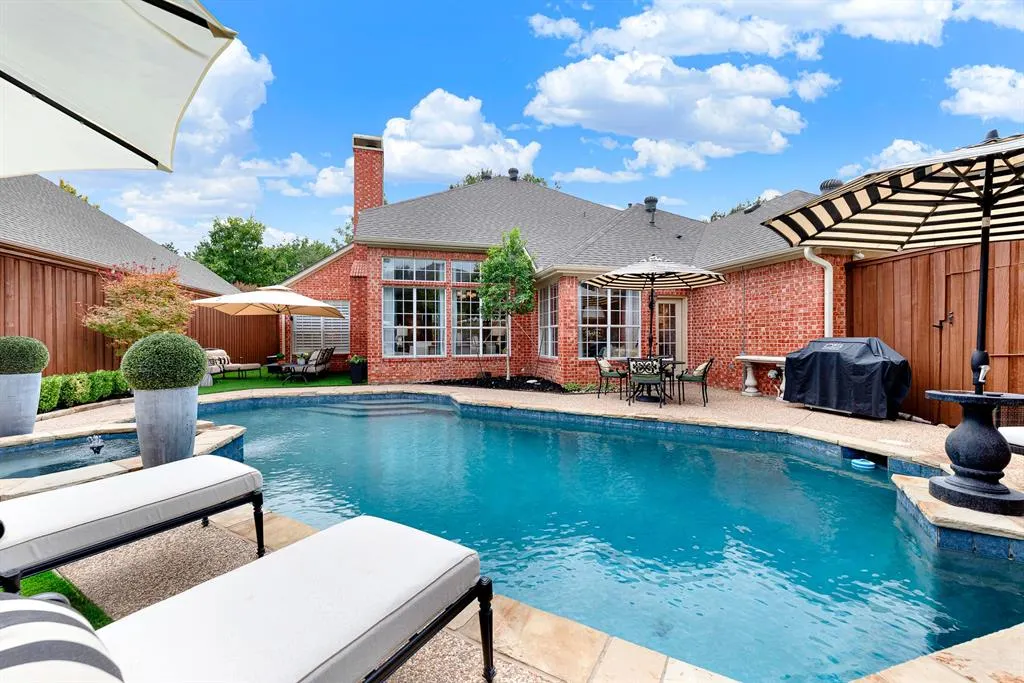 6429 GLENHOLLOW Drive