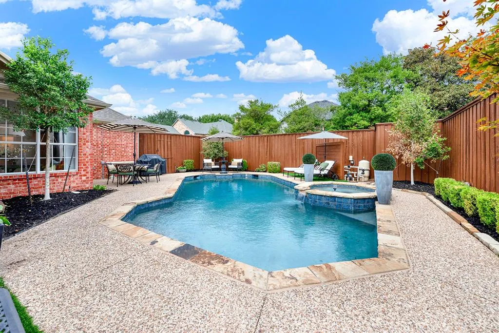 6429 GLENHOLLOW Drive