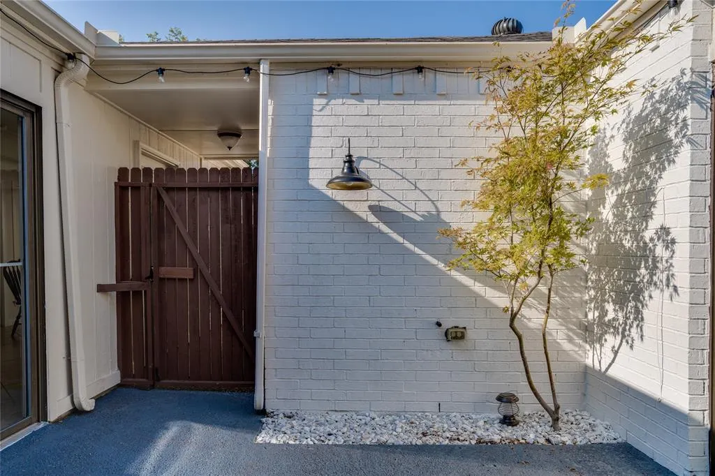 1011 Wimbledon Lane