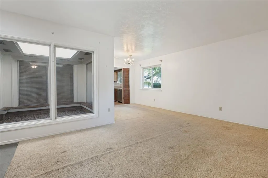 1633 Hanging Cliff Drive