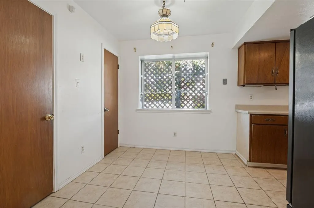 1633 Hanging Cliff Drive