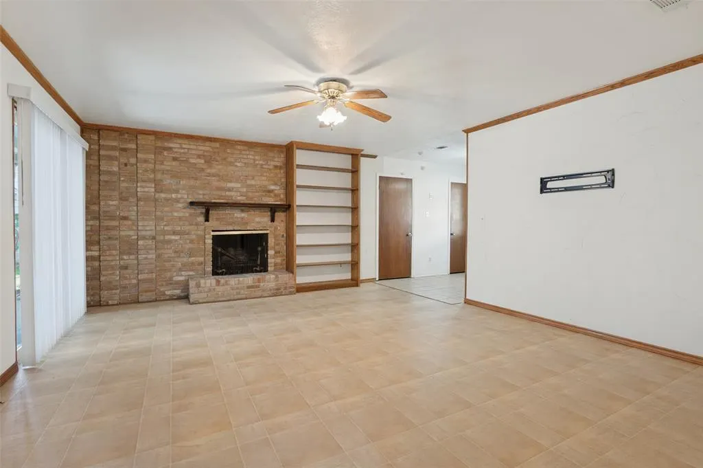 1633 Hanging Cliff Drive