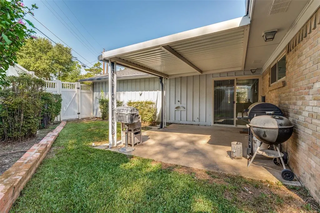 1633 Hanging Cliff Drive