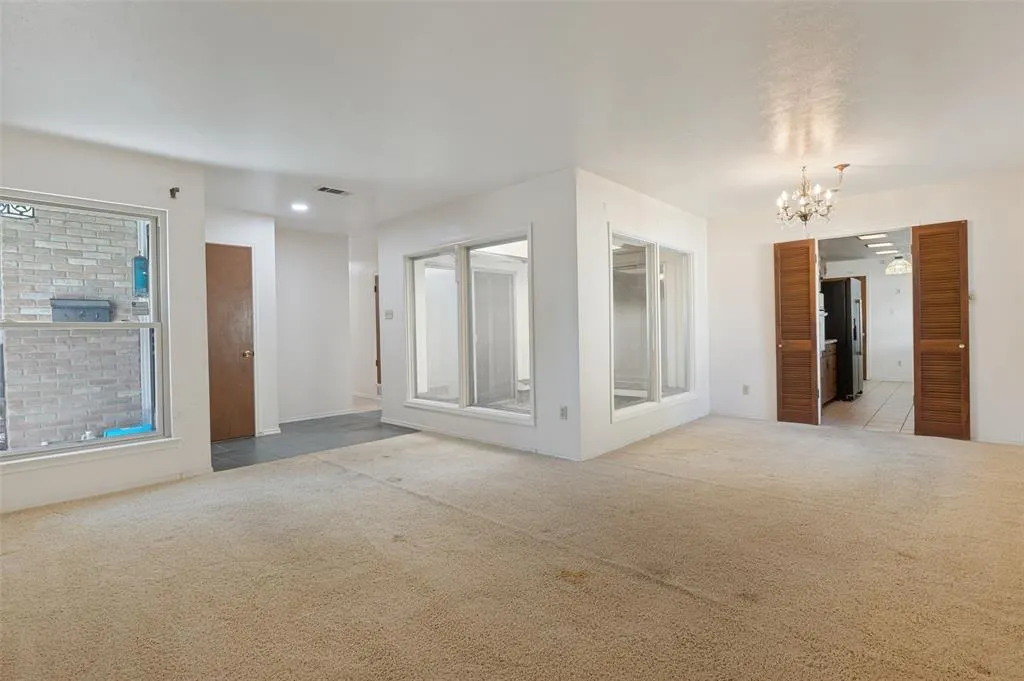 1633 Hanging Cliff Drive