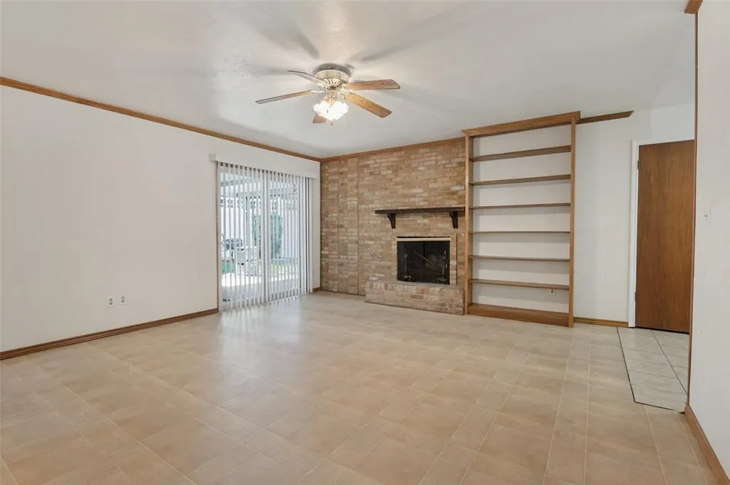 1633 Hanging Cliff Drive