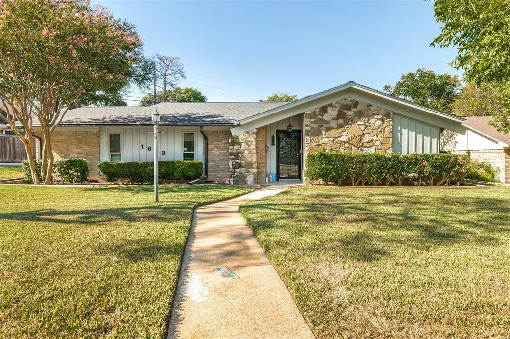 1633 Hanging Cliff Drive