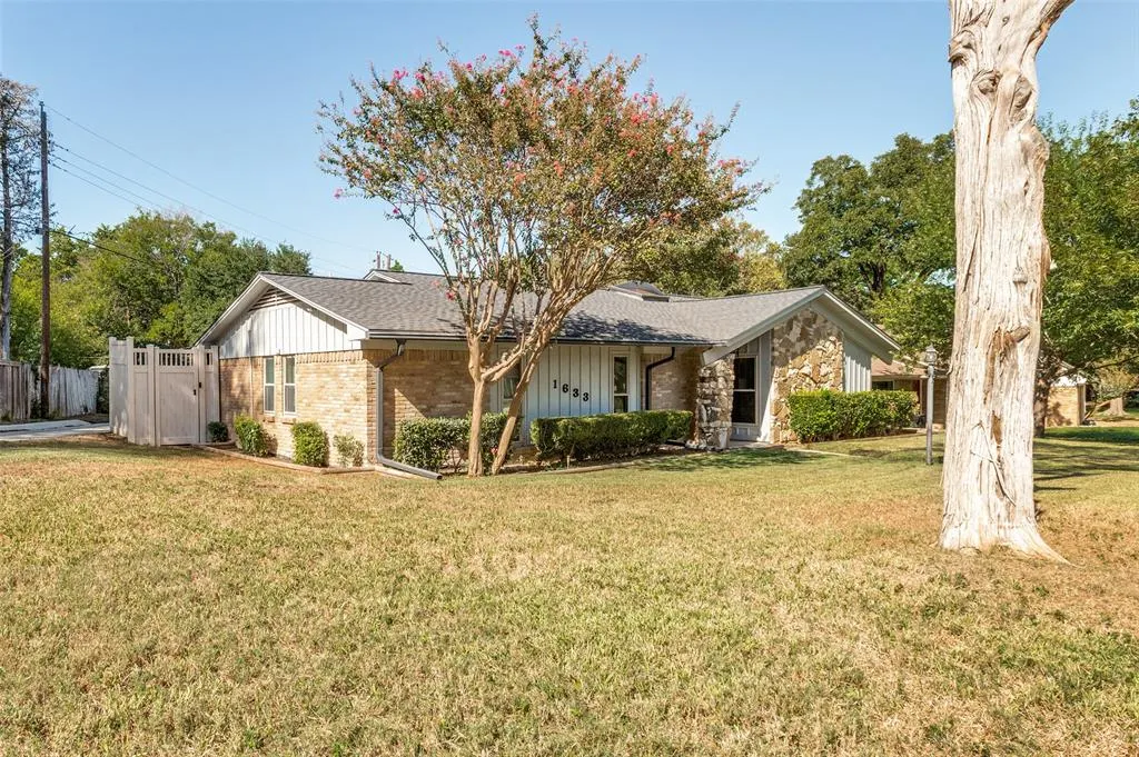 1633 Hanging Cliff Drive