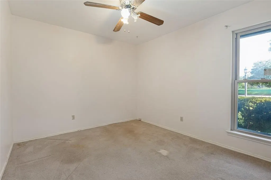 1633 Hanging Cliff Drive