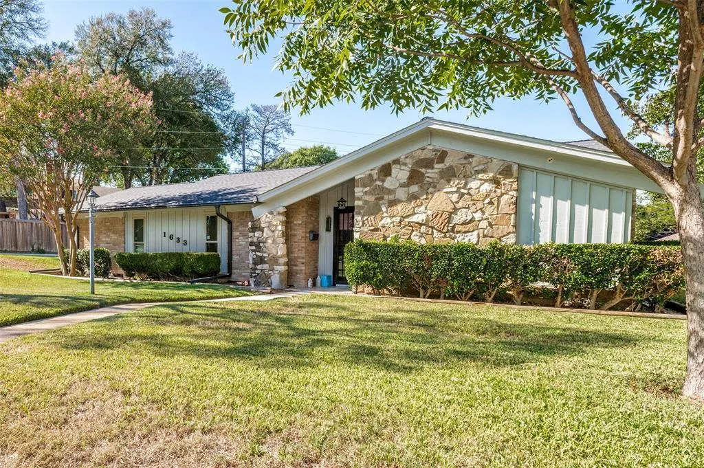 1633 Hanging Cliff Drive
