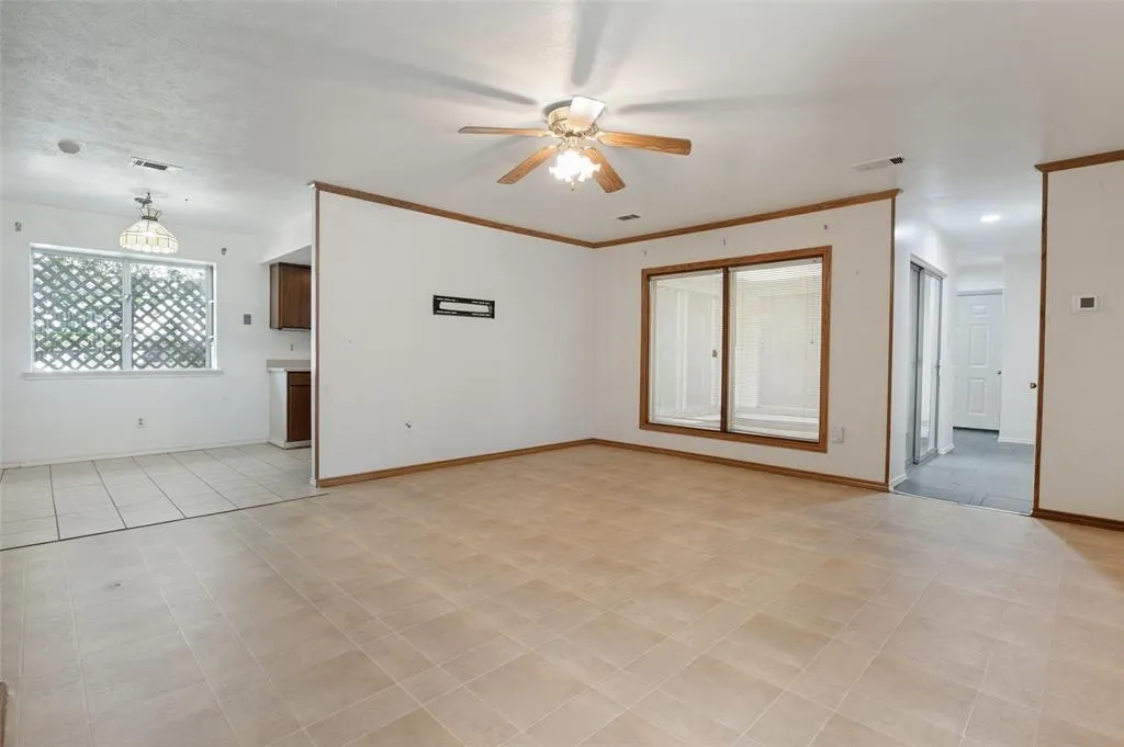 1633 Hanging Cliff Drive