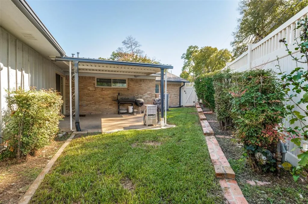 1633 Hanging Cliff Drive