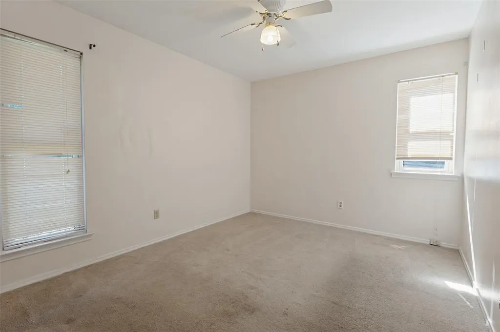 1633 Hanging Cliff Drive
