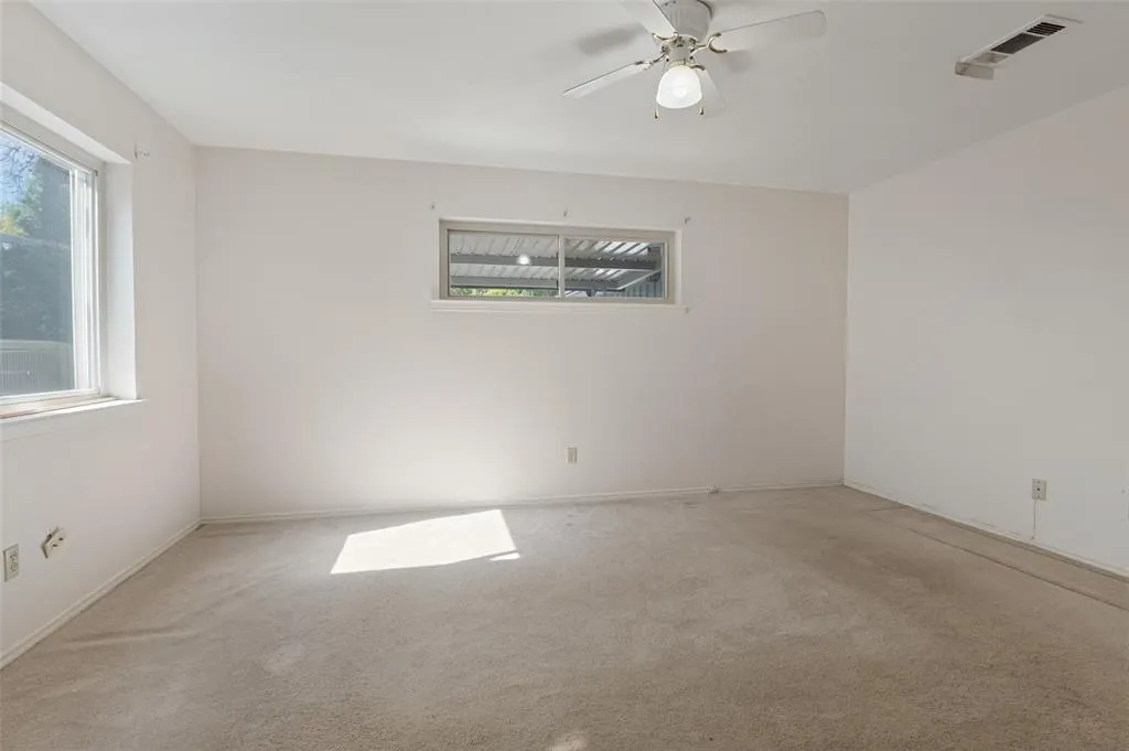 1633 Hanging Cliff Drive