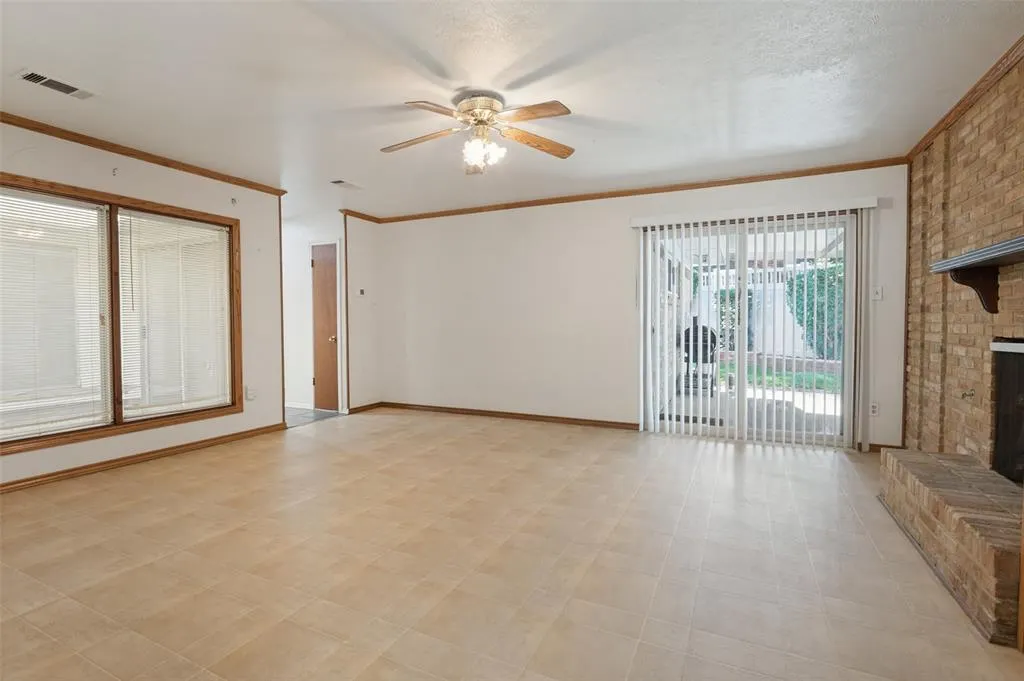 1633 Hanging Cliff Drive