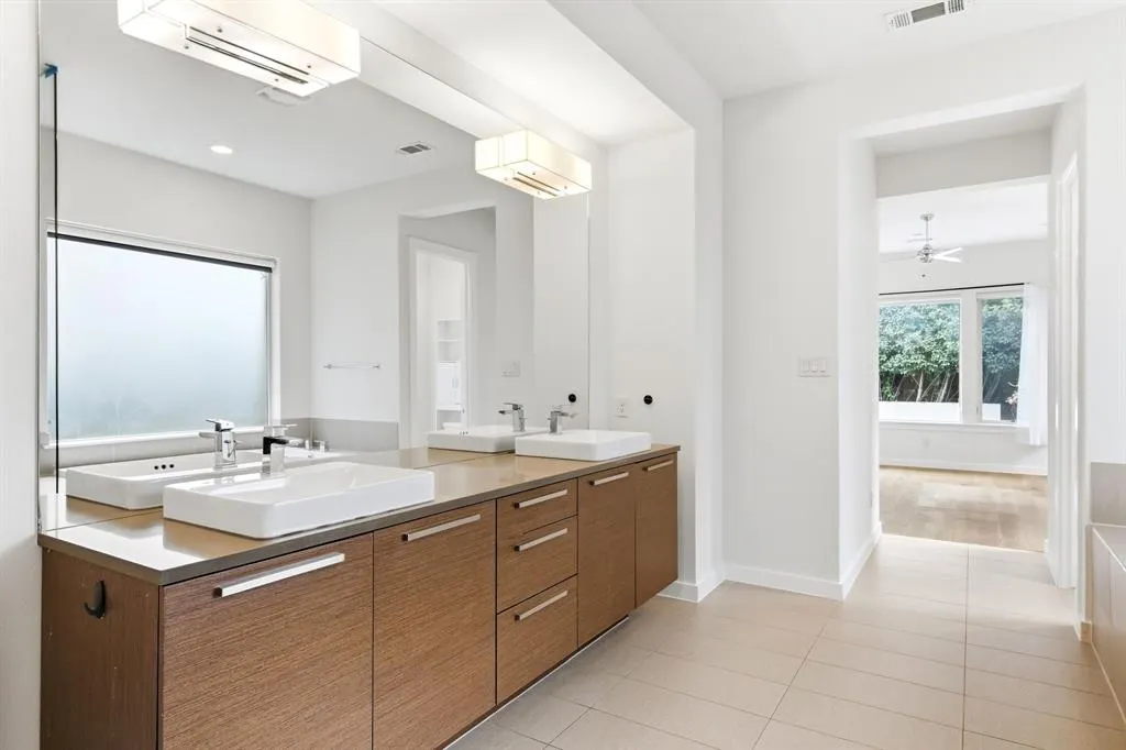 787 Benalla Drive
