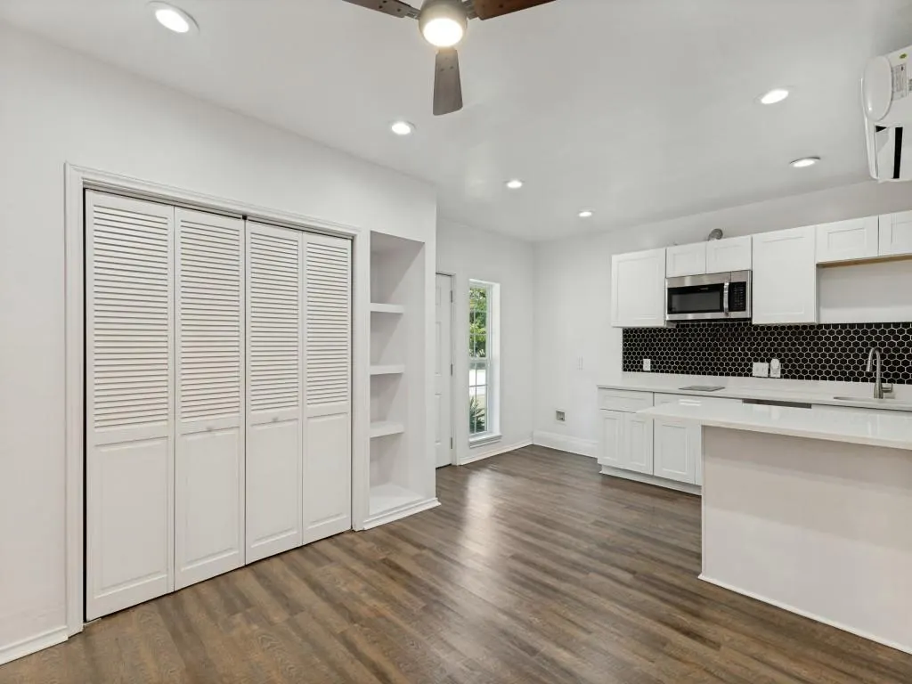 6924 Richardson Drive