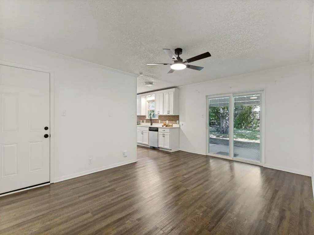 6924 Richardson Drive