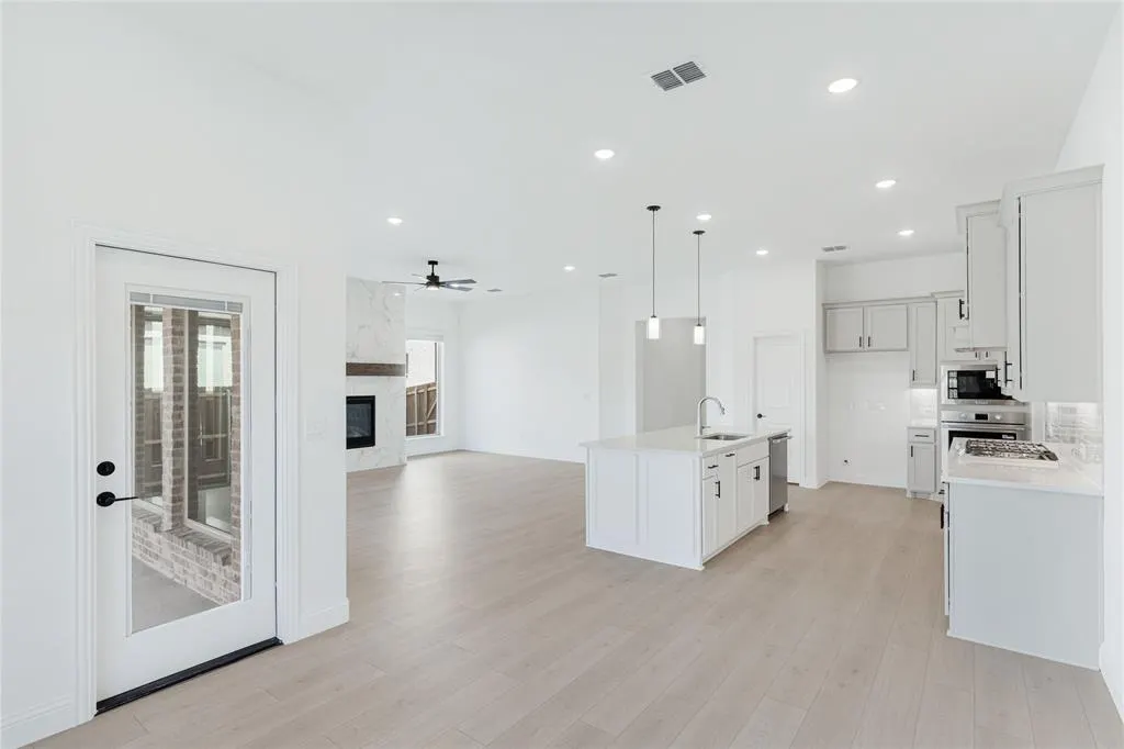 900 Twin Pine Court