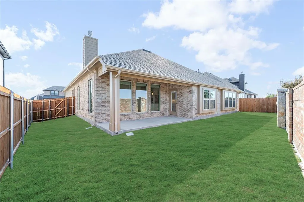 900 Twin Pine Court
