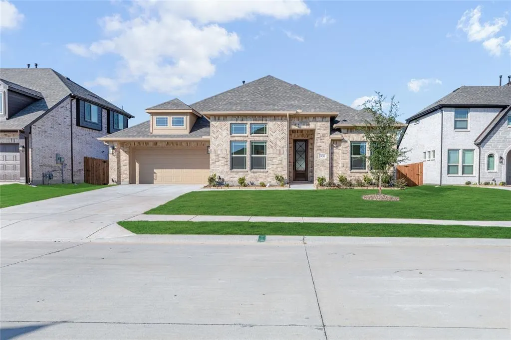 900 Twin Pine Court