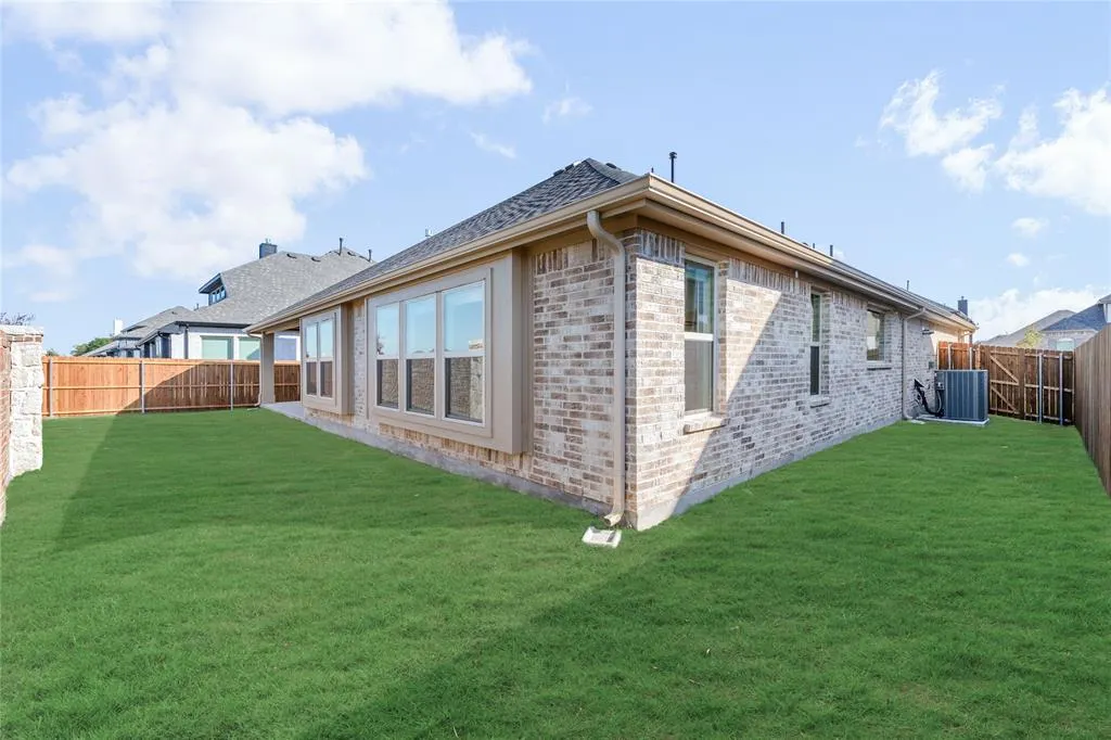 900 Twin Pine Court