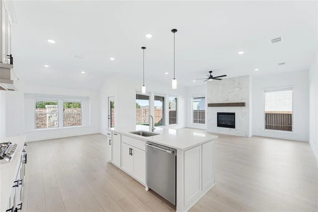 900 Twin Pine Court