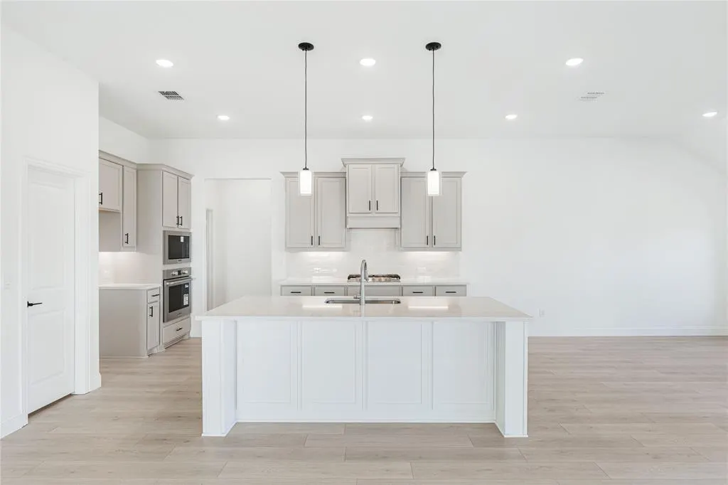 900 Twin Pine Court